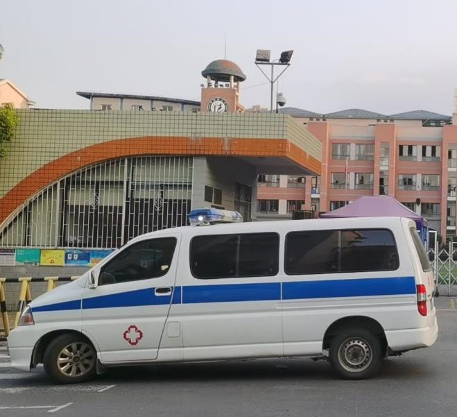 博白救护车出租护送骨折病人一公里多少钱